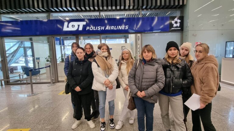 Nietypowa lekcja j. angielskiego na lotnisku