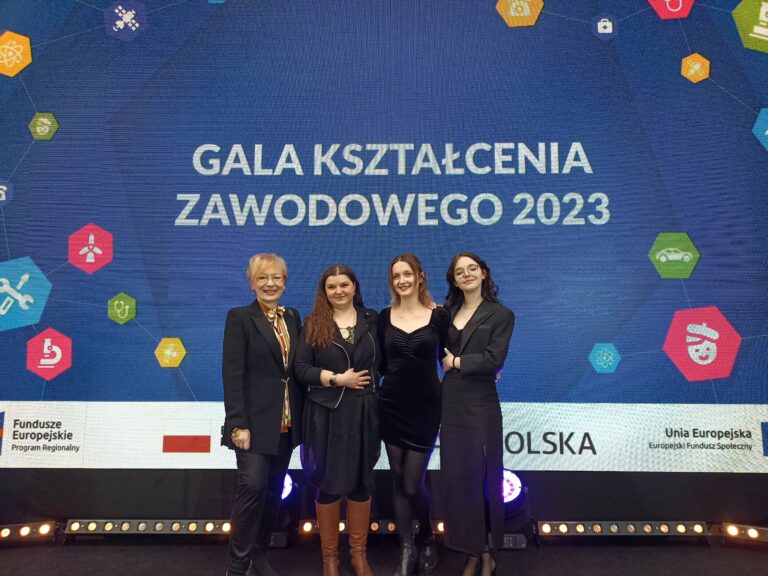 Pierwsze miejsce naszych uczennic w konkursie „Mam Zawód. Mam Fantazję”