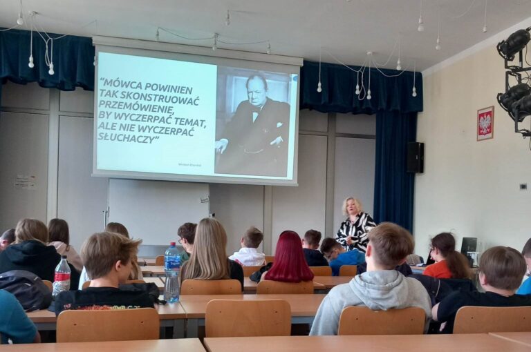 Spotkanie klas 1a i 1b z Przedstawicielką Capgemini