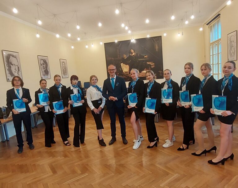 Kurs Stewarda i Stewardessy linii lotniczych