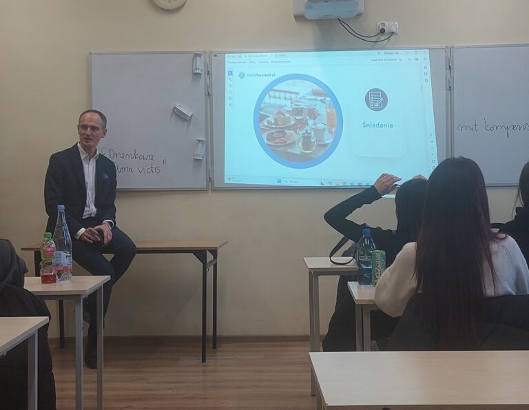 Prezentacja „Dzień z pracy pilota wycieczek” w ramach współpracy z Firmą Kadry Turystyki