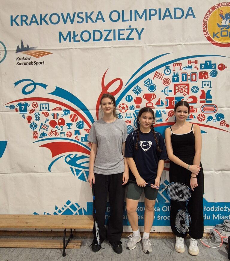 Zawody w badmintonie drużynowym dziewcząt